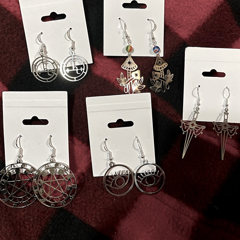 5 pairs of earrings